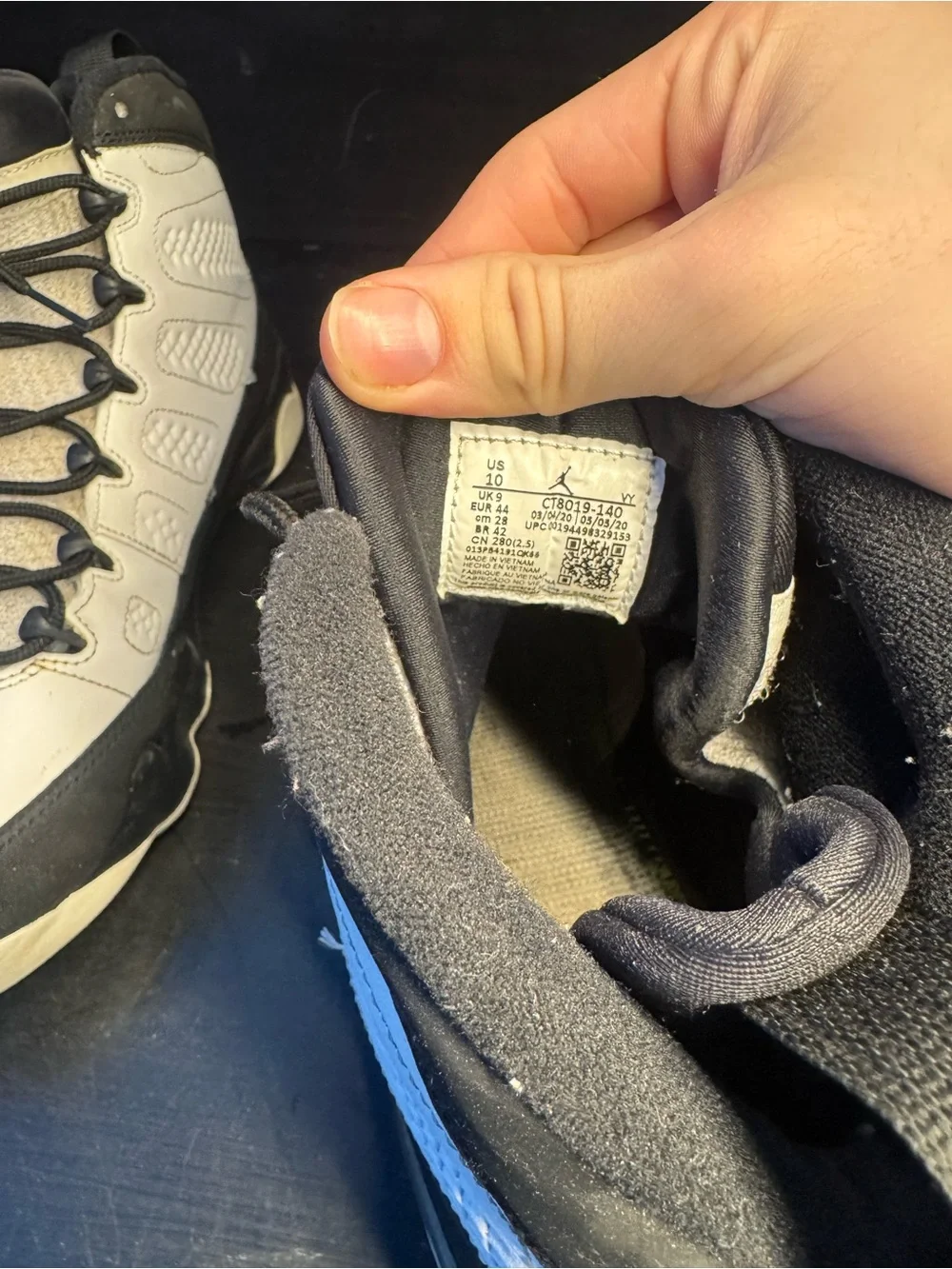 Jordan 9 -Top Sneakers in Light Gray and Black with Blue no insole